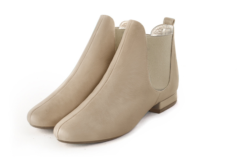 Tan beige women's ankle boots, with elastics. Round toe. Flat block heels. Front view - Florence KOOIJMAN